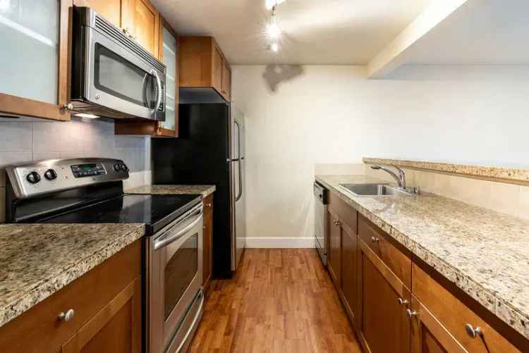 Charming Apartment for Rent in Seattle with Private Balcony and Gym