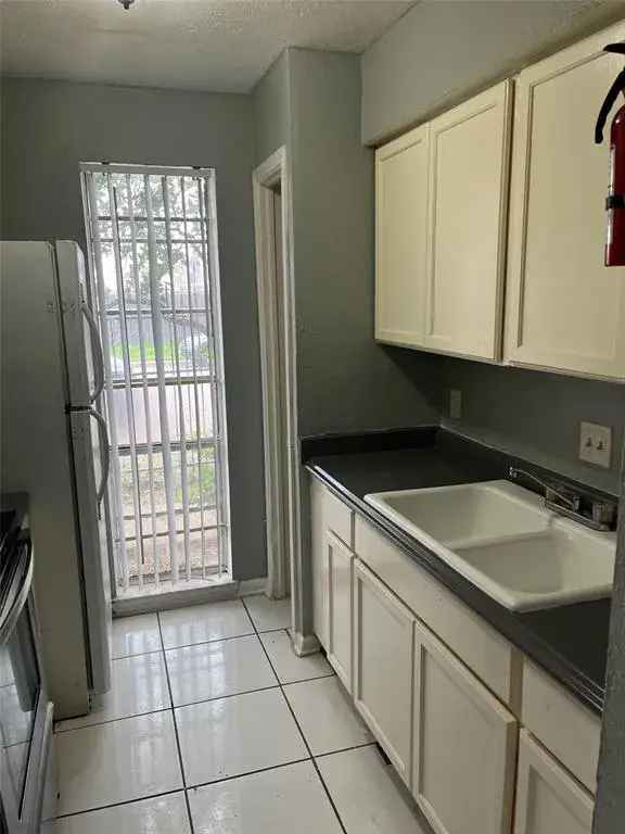 Rent Spacious 2 Bedroom Apartment Unit With Balcony Near Major Employers