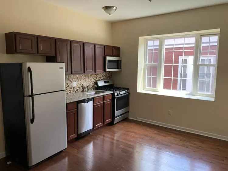 Apartment for Rent in University City with 2 Bedrooms and Modern Features