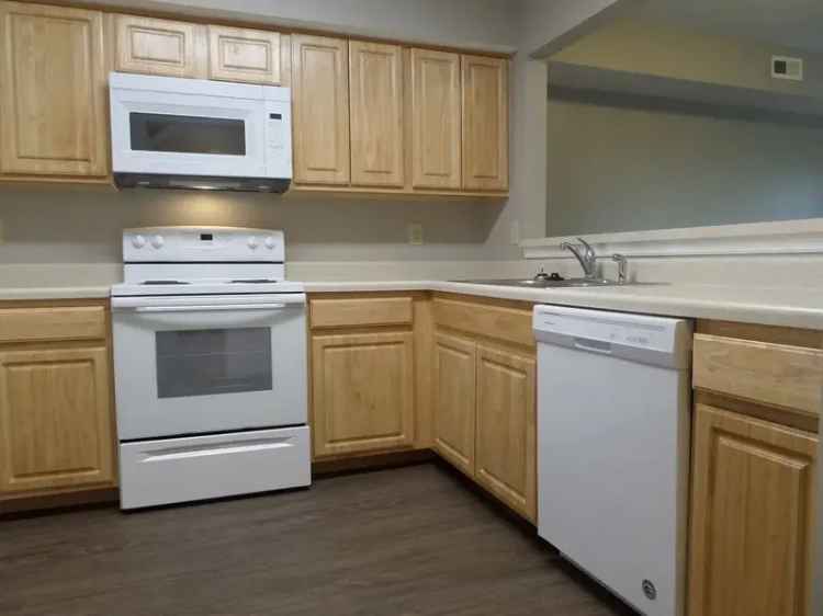 Rent Apartment Unit Near University of Dayton with 2 Bedrooms and 2 Baths