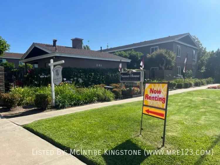 Rent Apartment Unit in Costa Mesa with Assigned Parking and Modern Amenities