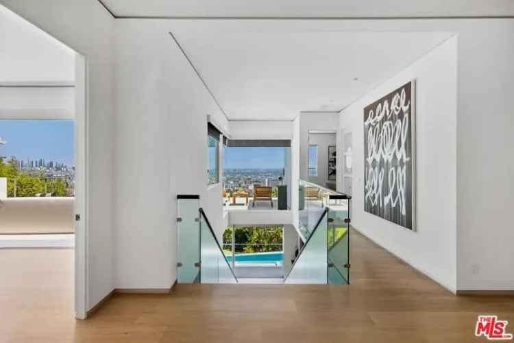 Luxury buy home in Hollywood Hills with infinity pool and panoramic views