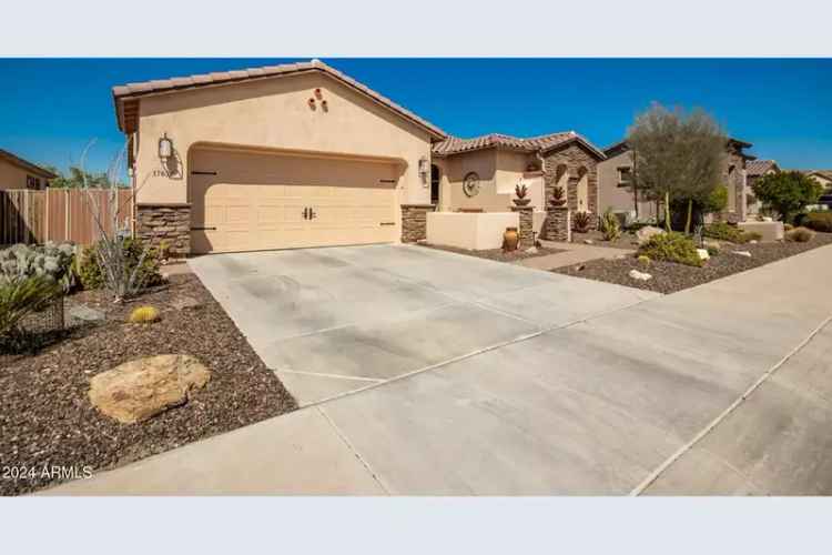 Buy Stunning Residence with 2 Car Garage in Desert Landscape