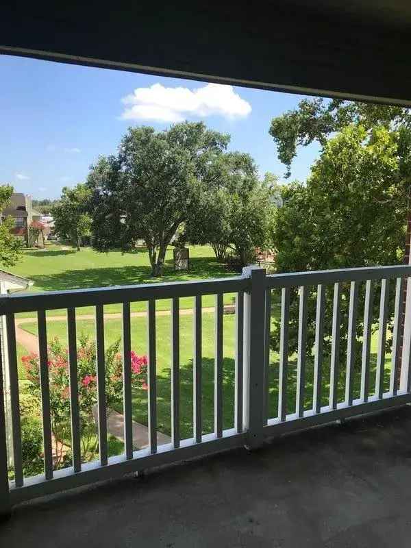 Rent Apartment in Lake Jackson with Pool and Hot Tub Features