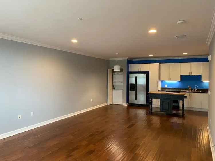 Rent Open Loft Apartment in Union Square with Amenities and Parking