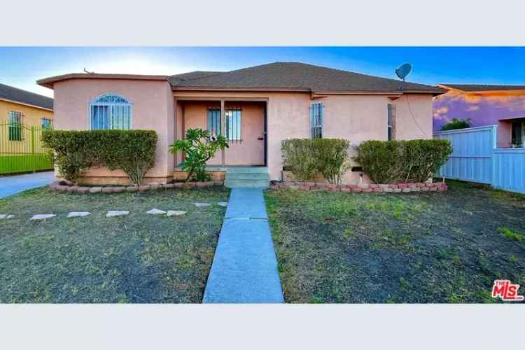 House For Sale in 12125, South Main Street, California