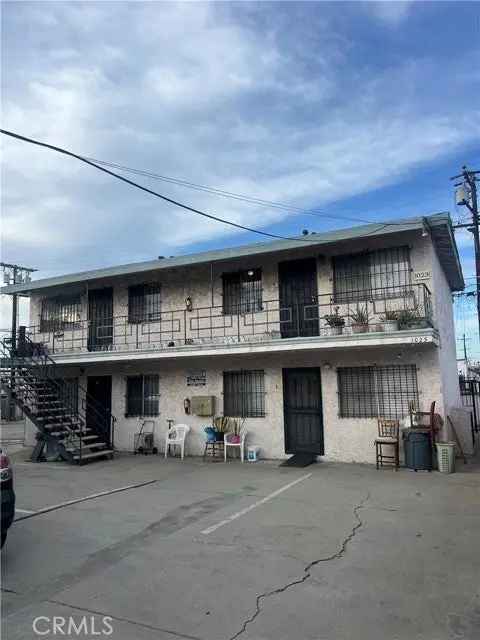 House For Sale in 1021, East 12th Street, Long Beach, California