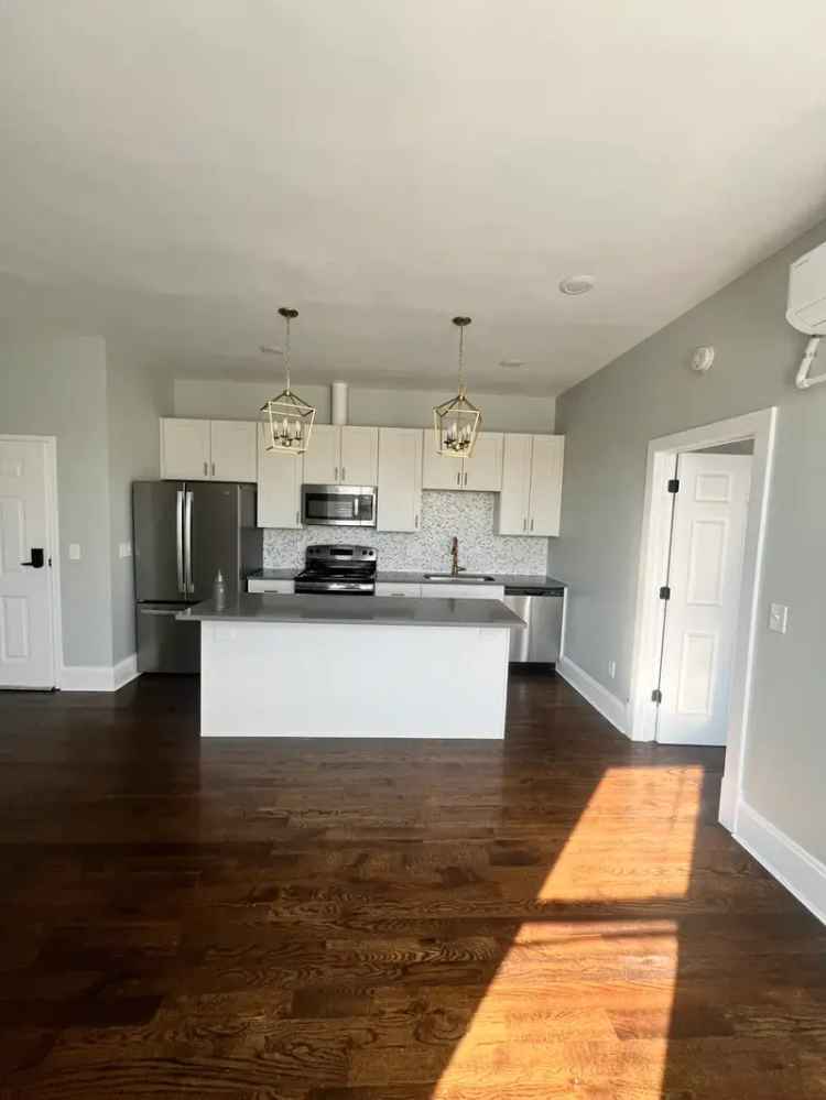 Apartment for Rent in Great Location with New Appliances and Kitchen Island