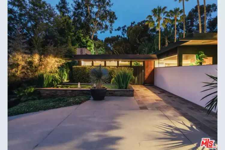 House For Sale in Los Angeles, California