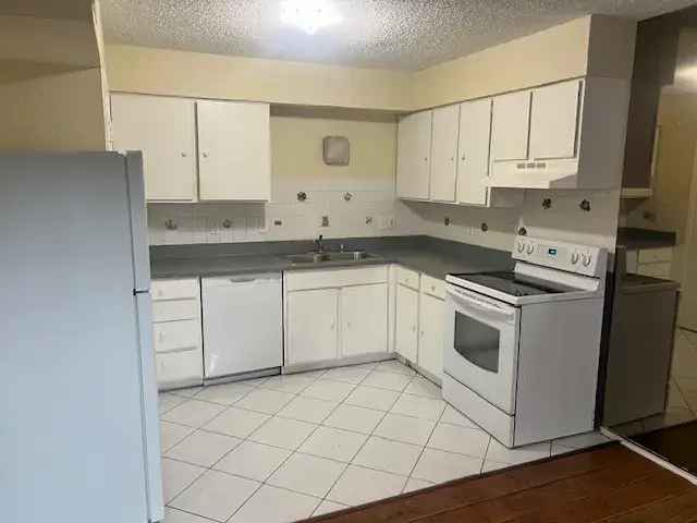 Rent Condo in Irving with Pool and Tennis Courts