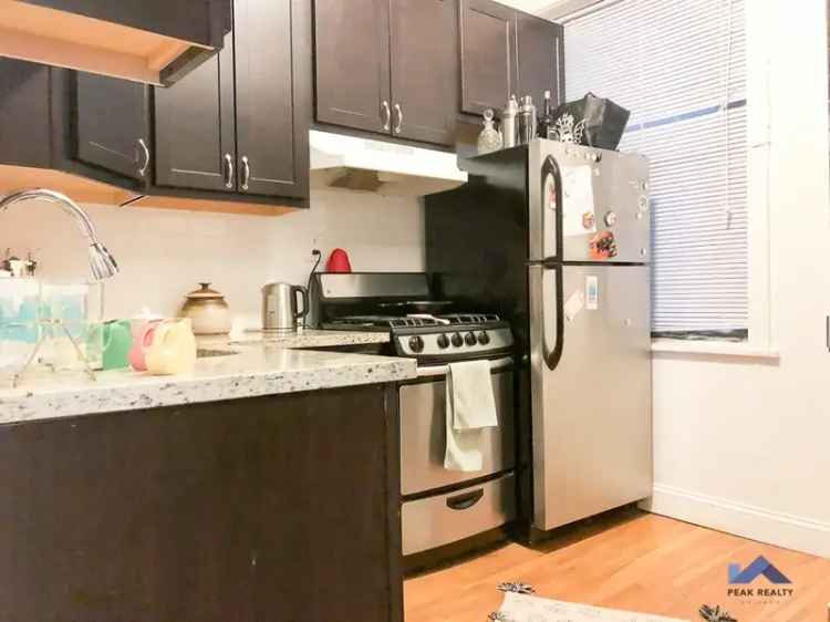 Rent Bright Spacious Apartments in Wicker Park with Great Amenities