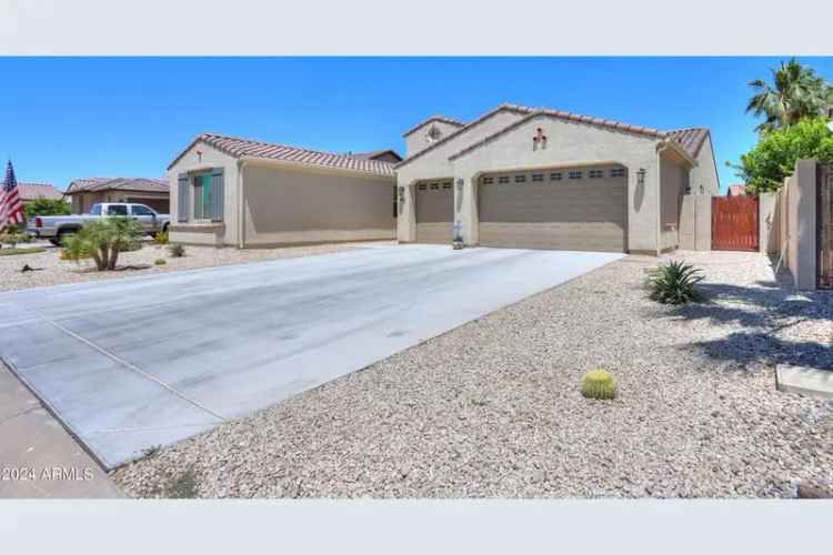 Rent Vienta Model Home in Ideal Location with Upgraded Features