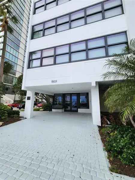 Rent Spacious Apartment with Intracoastal Views in West Palm Beach