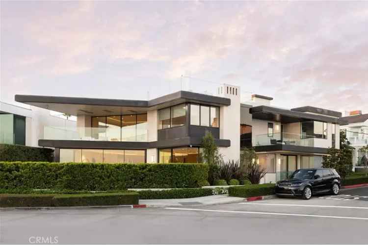 Buy luxury house featuring Pacific views in Corona Del Mar