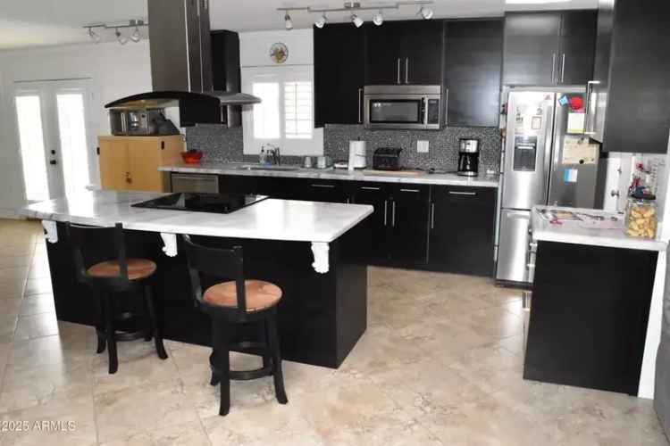 Remodeled Buy Apartment 2BR with Custom Kitchen in a Great Location