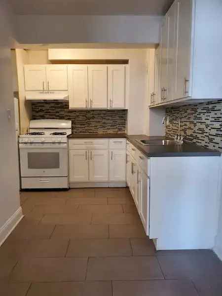 Rent Renovated Apartment Unit in Flushing with Modern Features