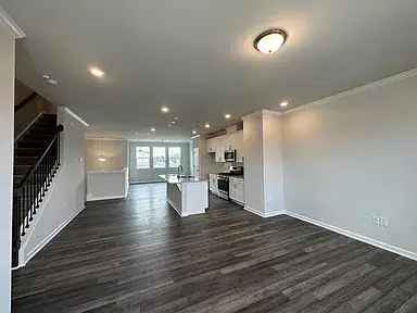 Rent Townhouse in a Modern Community with Great Amenities