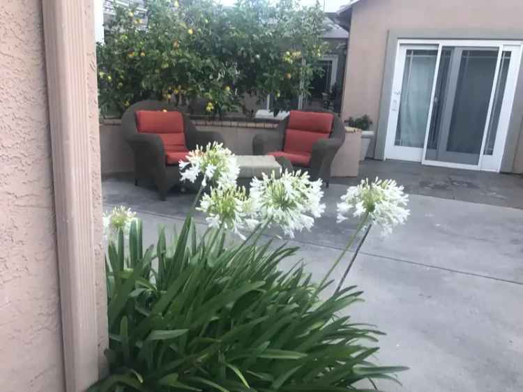 Rent Cottage in Rosegarden with Outdoor Fireplace and Garden