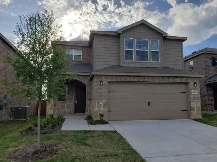 Rent Spacious Newer Home with 4 Bedrooms and 3 Baths in Van Alstyne