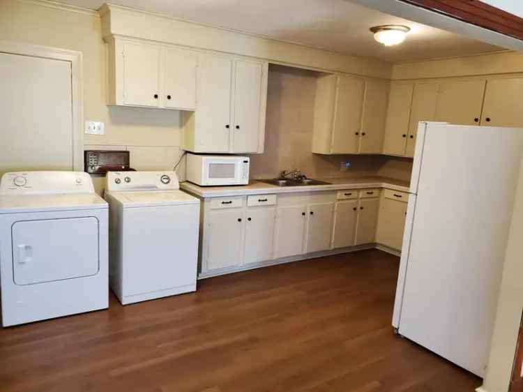 Rent Home for Students Near LSU with New Bathroom and Included Utilities