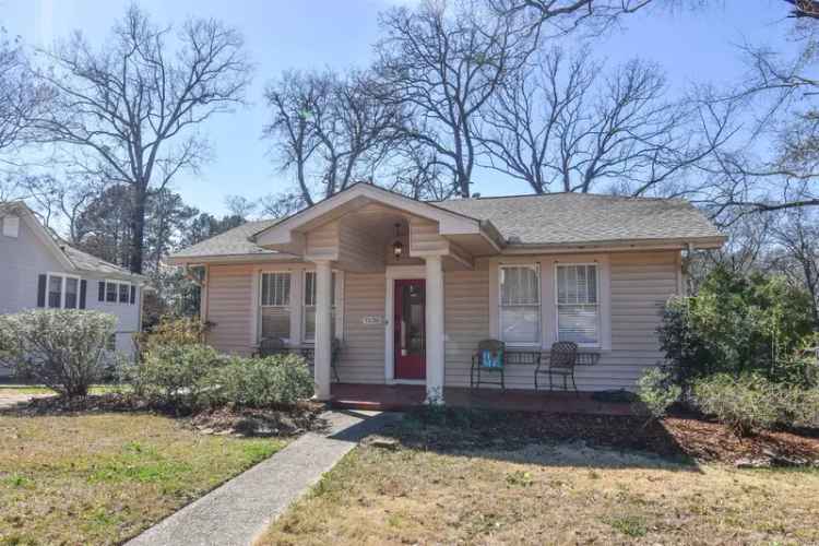 Rent 1920s Home in Northport with Beautiful Backyard and Modern Amenities