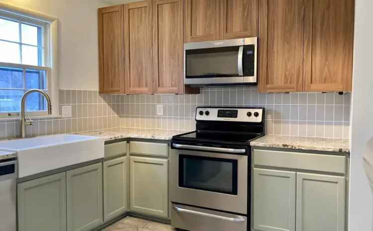 Rent Apartment Unit in Downtown Overland Park with Modern Amenities