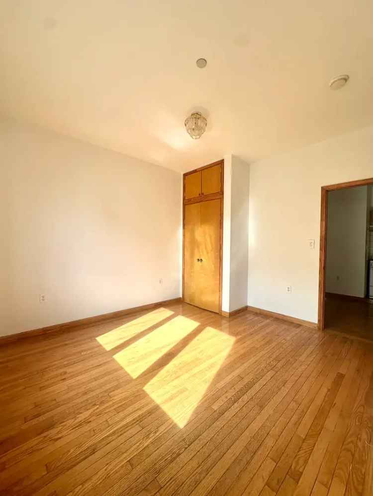 Rent 1 Bedroom Apartment in Greenpoint Near McCarren Park