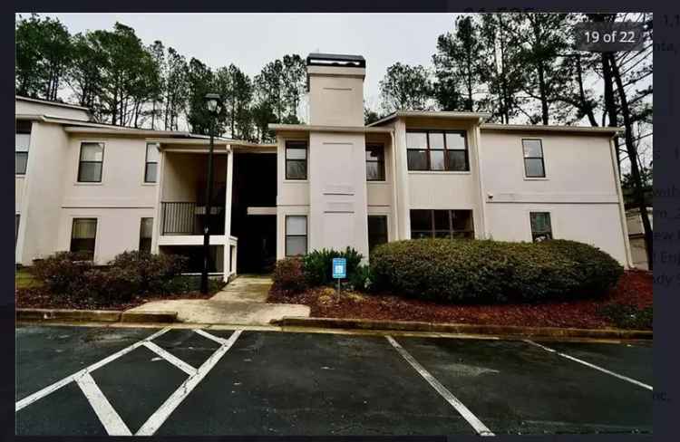 Rent Apartment Unit in Brandon Mill Farms with Swimming Pool and Tennis Court