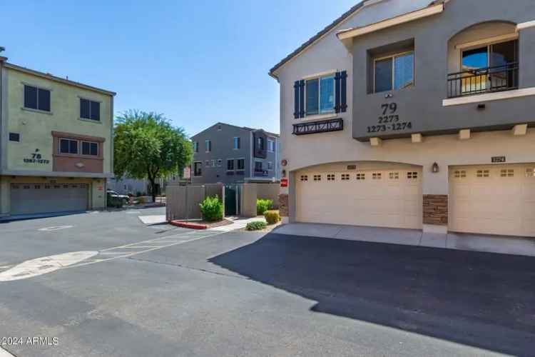 Rent Townhouse in Phoenix with 3 Bedrooms and Community Pool