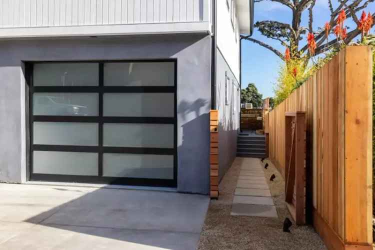 Buy triplex in Monterey Bay with modern finishes and stunning views