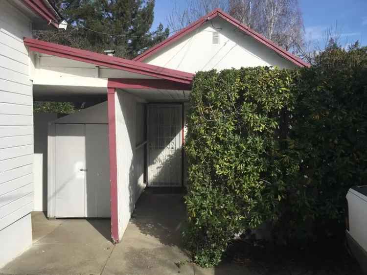 Rent Cozy Junior One Bedroom Apartment in Los Gatos with Yard