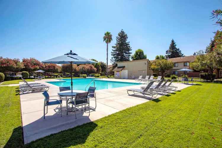 Rent Apartments in Stonebridge Modesto with Easy Access to Shops and Dining