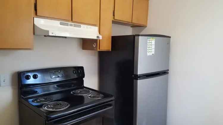 Rent Two Bedroom House in Savannah with Central Air and Hardwood Floors