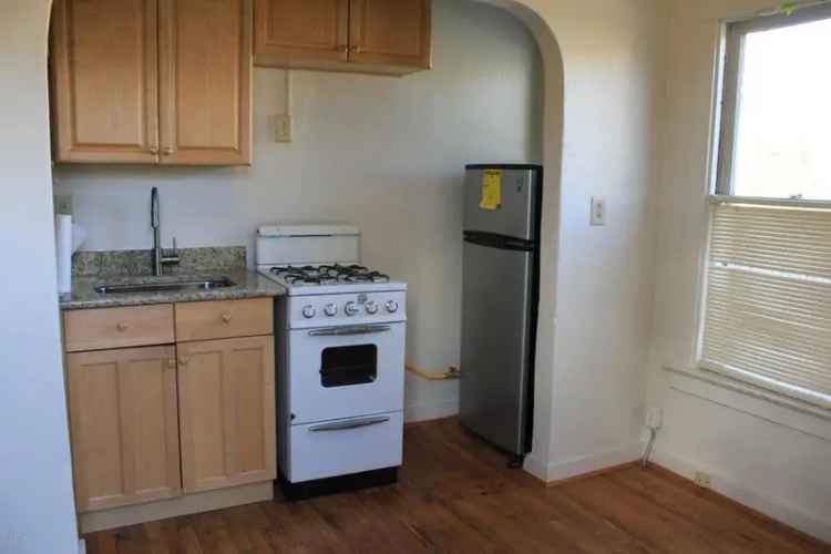 Rent Amazing House with 3 Bedrooms and 2 Bathrooms Near University of Arizona