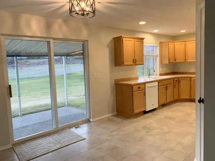 Rent Home on Horn Rapids Golf Course with Pool and Tennis Courts