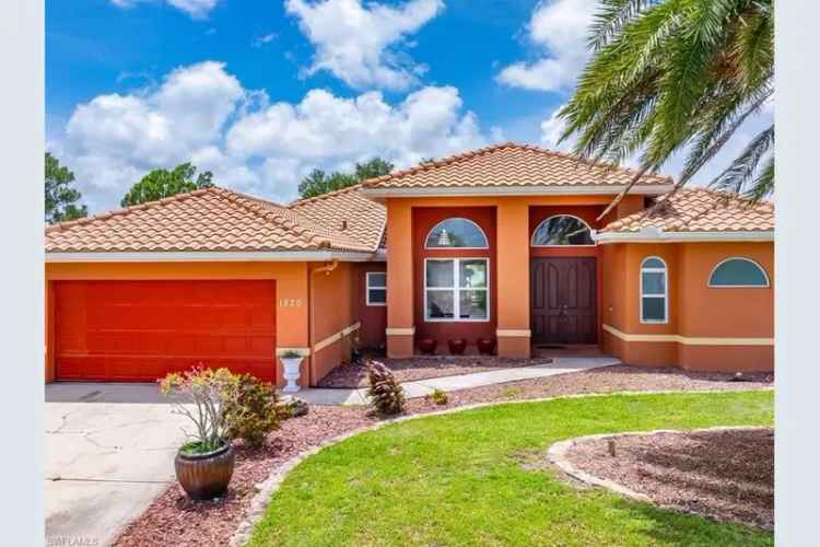 Buy House in Cape Coral Florida with Spacious Backyard and Modern Kitchen