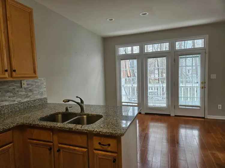 Rent Stunning Townhouse with 2 Bedrooms and Wooded View