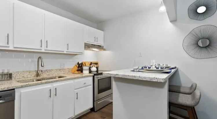 Rent Apartments in Sherwood Oaks with Modern Amenities and Pool