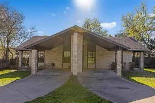 Rent Duplex in South Austin with Renovated Interior and Pet Friendly