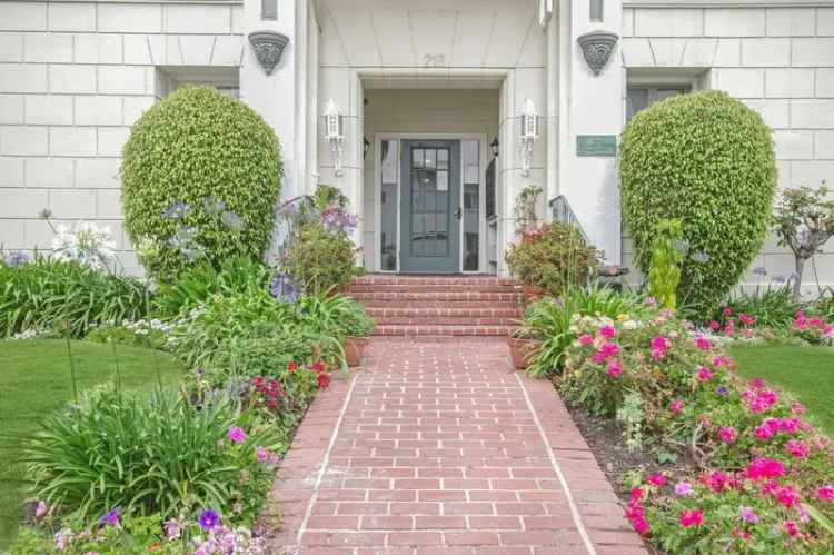 Rent Beautiful Apartment in Beverly Hills with High Ceilings and Hardwood Floors