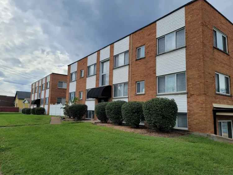 Apartment Rent in Maplewood with Move In Special and Great Features