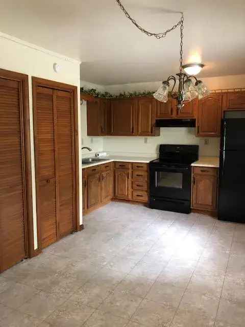 Rent Two Bedroom Apartment in Middletown with Large Yard