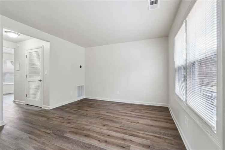 Rent Beautifully Updated 2-Story Townhome in Acworth with Modern Features