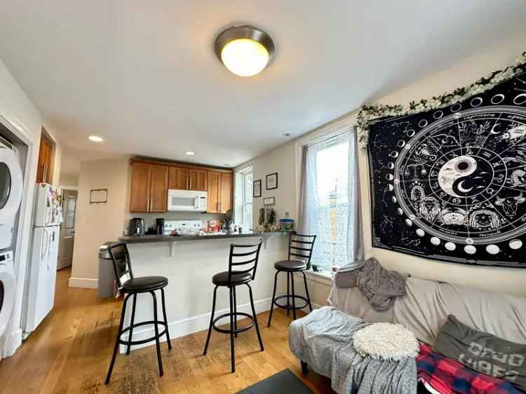 Rent Beautifully Renovated Apartment in Huntington Avenue with Deck