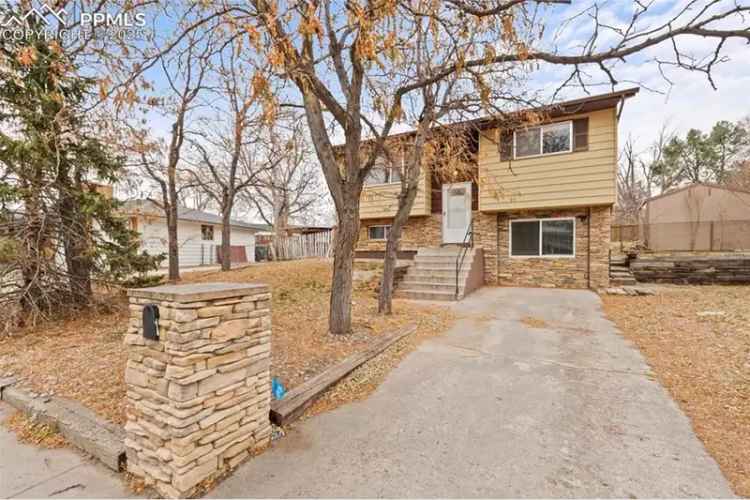 House For Sale in 4127, Bent Drive, Colorado Springs, Colorado