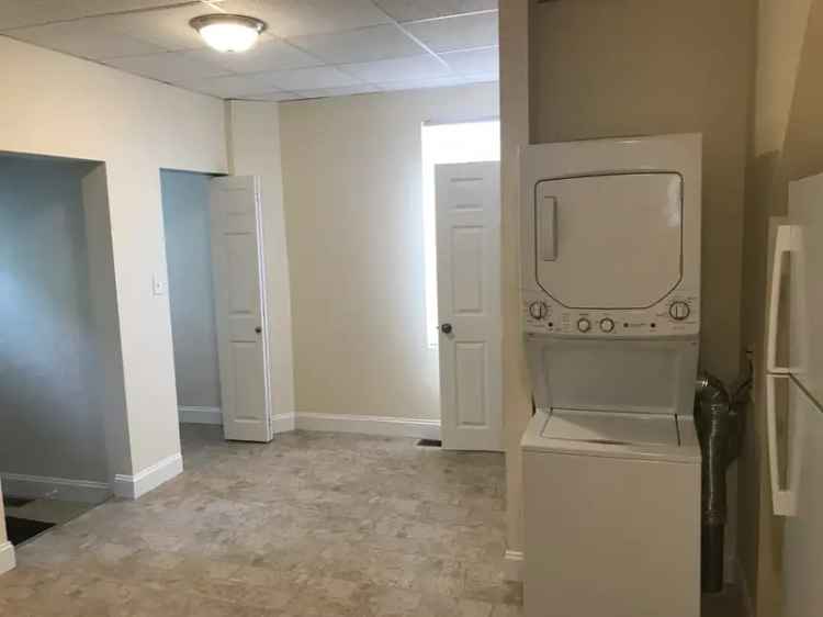 Rent Townhouse in West Medford with Kitchen and Yard Features