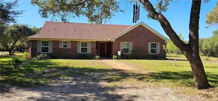 Buy House in Aransas Pass with Spacious 4 Bedrooms and Outdoor Space