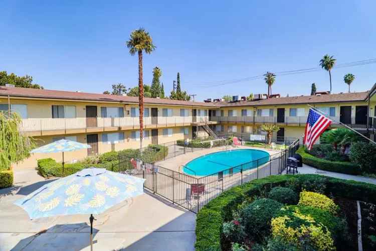 Rent Riverside Apartments with 1 or 2 Bedrooms and Pool Access