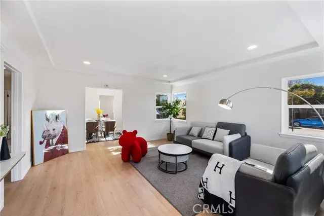 House For Sale in 9034, South Budlong Avenue, Los Angeles, California