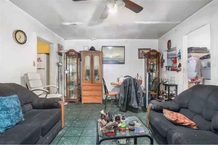 House For Sale in 126, West Century Boulevard, Los Angeles, California